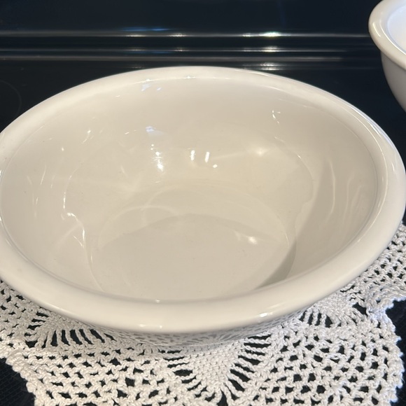 PIER1 Set of 2 Medium White  Luminous Nesting Bowls-Sizes are 9"&10". Vintage - Picture 3 of 6
